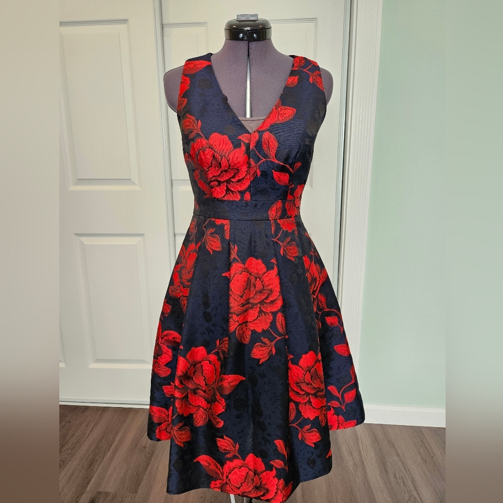 Eliza J Rose Jacquard Dress Size 0P - has pockets